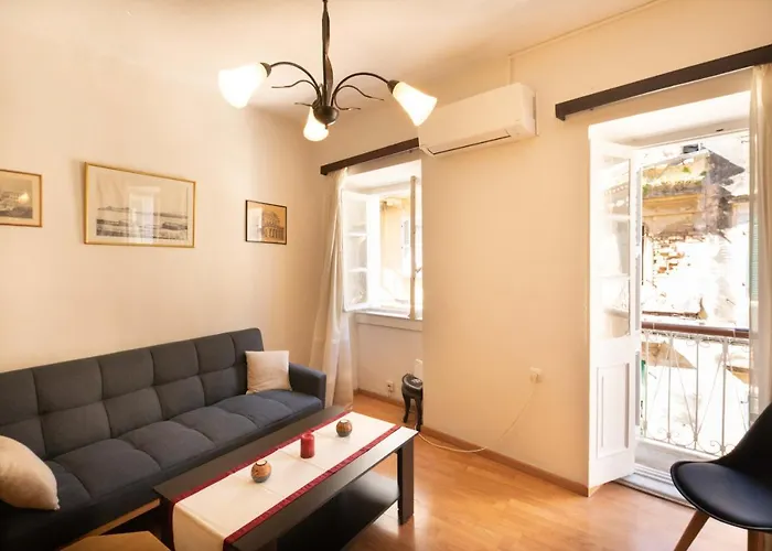 Andrew\'S Old Town Apartment By Corfuescapes